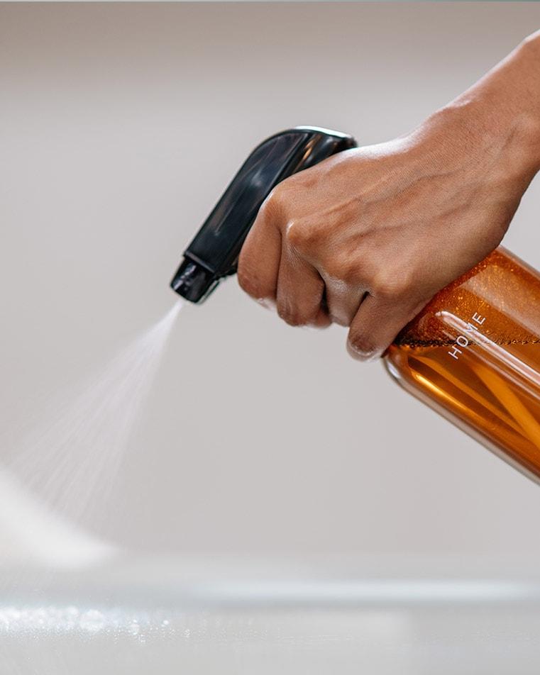 QUA Care Foaming home cleaning spray - Allzweck Reinigungs Spray